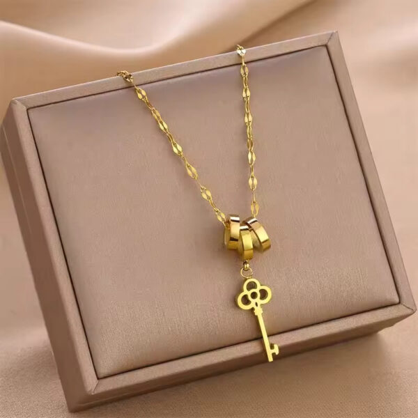 Trendy Stainless Steel Key Circle Pendant Necklace for Women Best Price Quality Fashion Jewelry in Kuwait